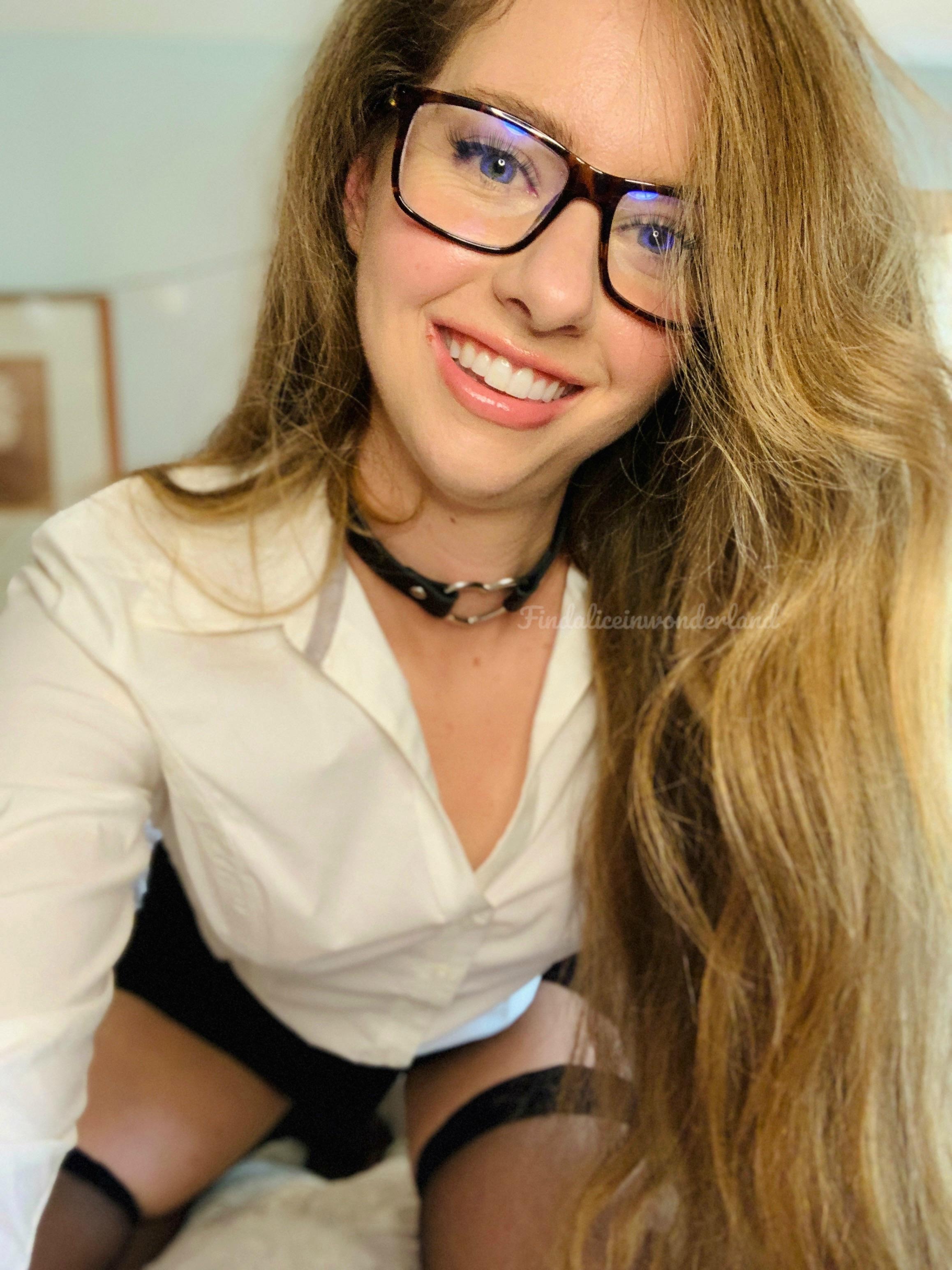 Photos - Secretary Selfie