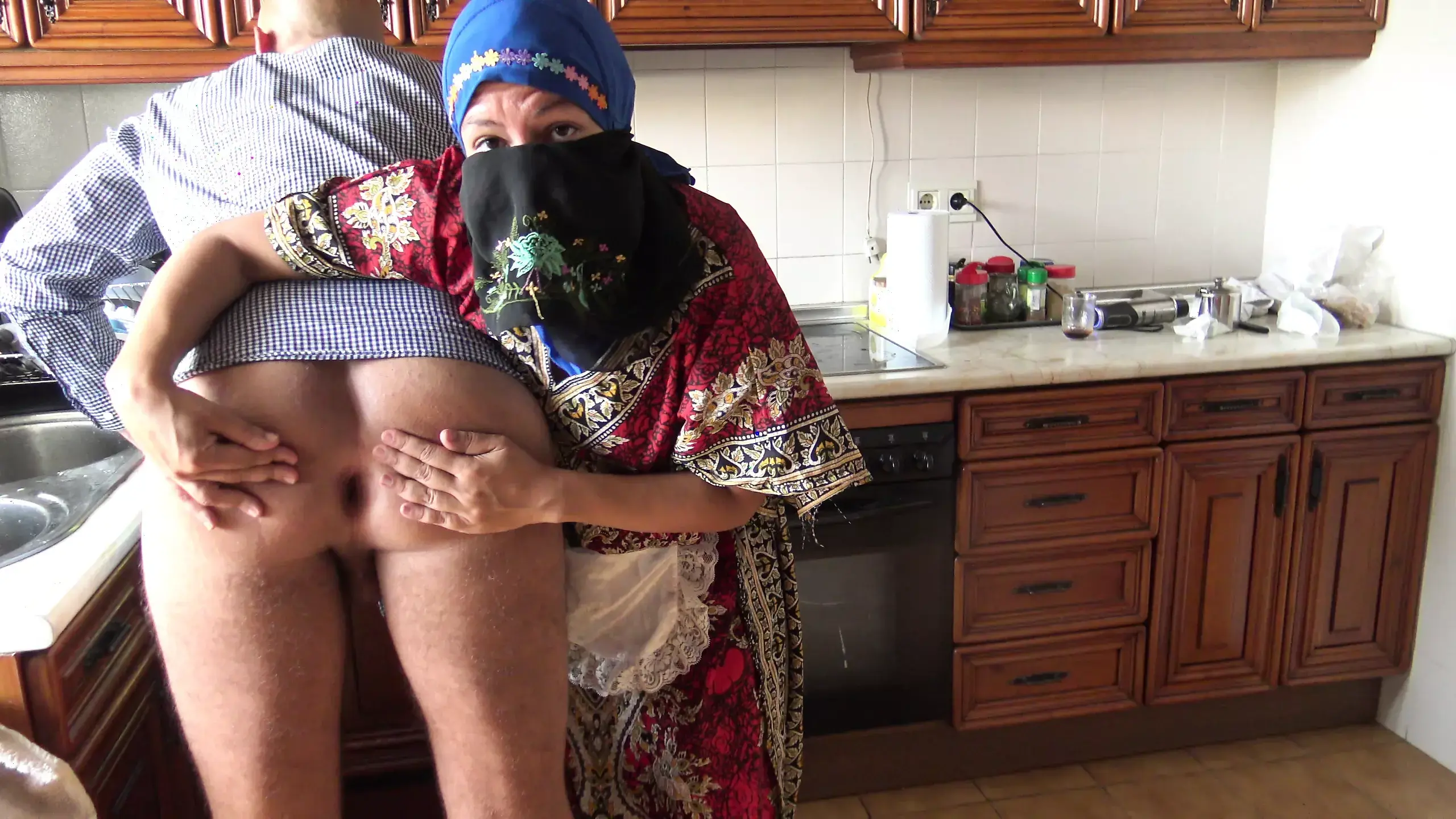 Busty Amateur Maid Xxx - Big Ass Hijab Maid Catches Boss Masturbating In The Kitchen Clip