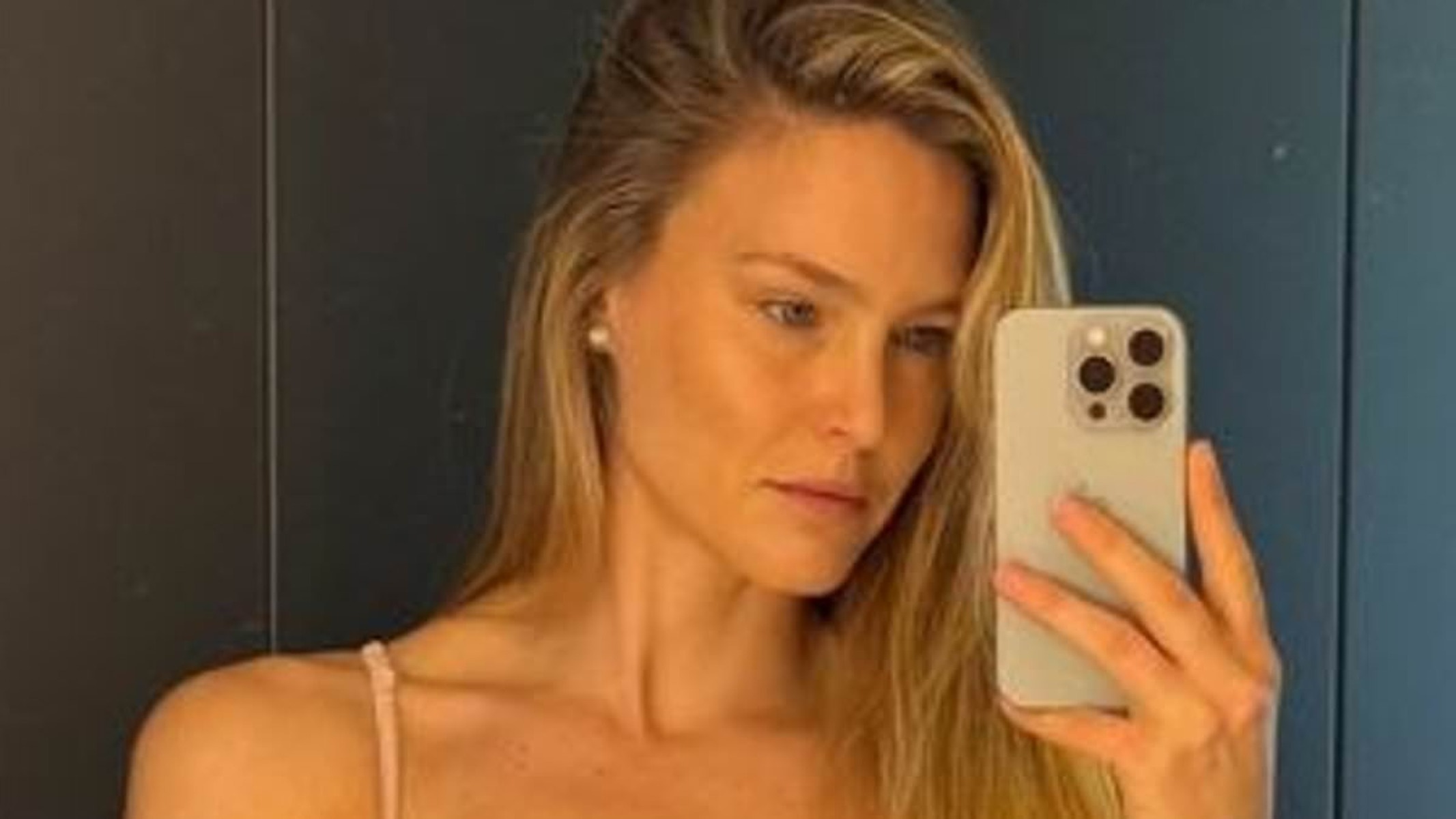 Selfies Lingerie - Bar Refaeli Displays Her Incredible Figure In Nude Lace Lingerie