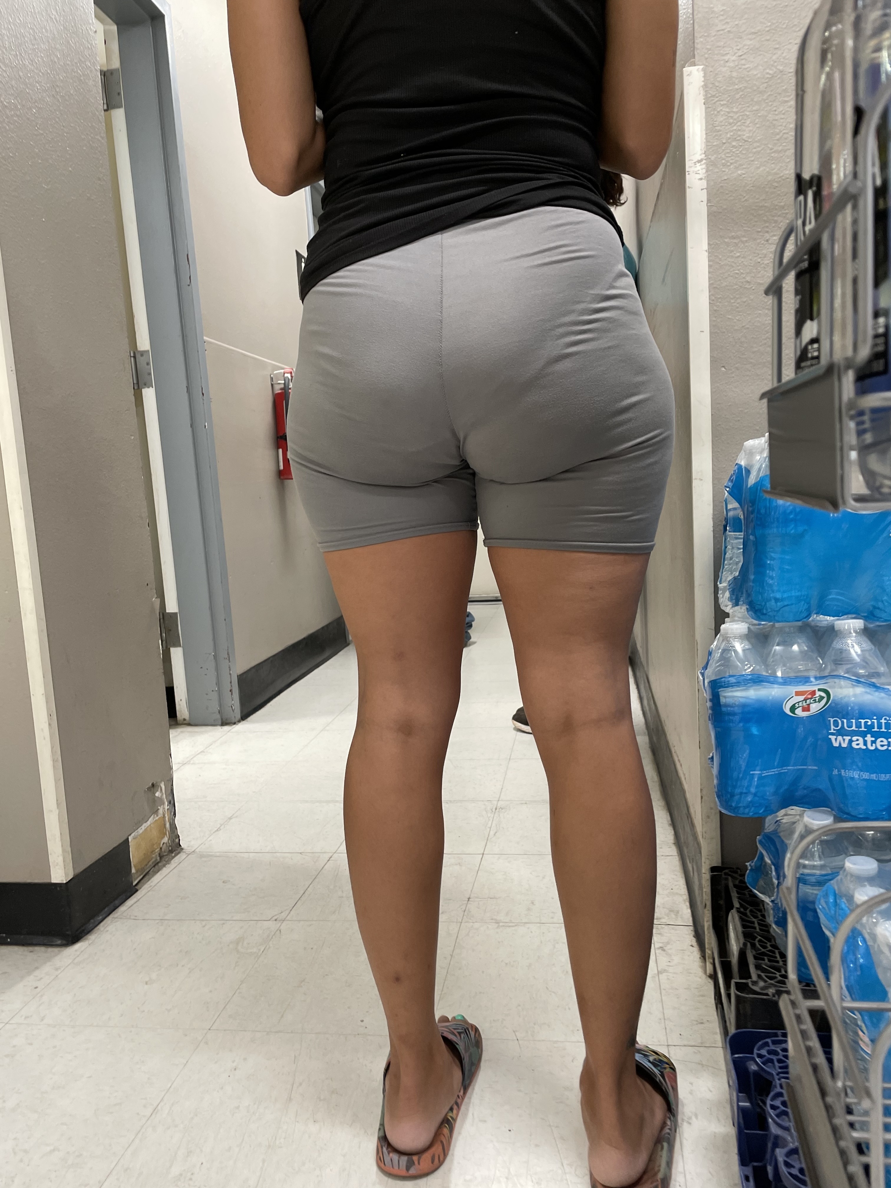 Photos - Thick Babe W Great Ass In Grey Shorts (Nice Vpl) Short Shorts