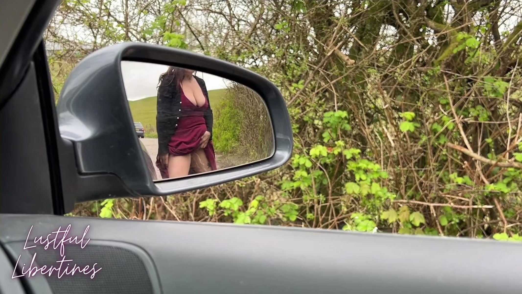 Slender Wearing Glasses Flashing Tits In Car - Best Friends Milf Mom Fucked Me Right There In Her Car Vídeo D
