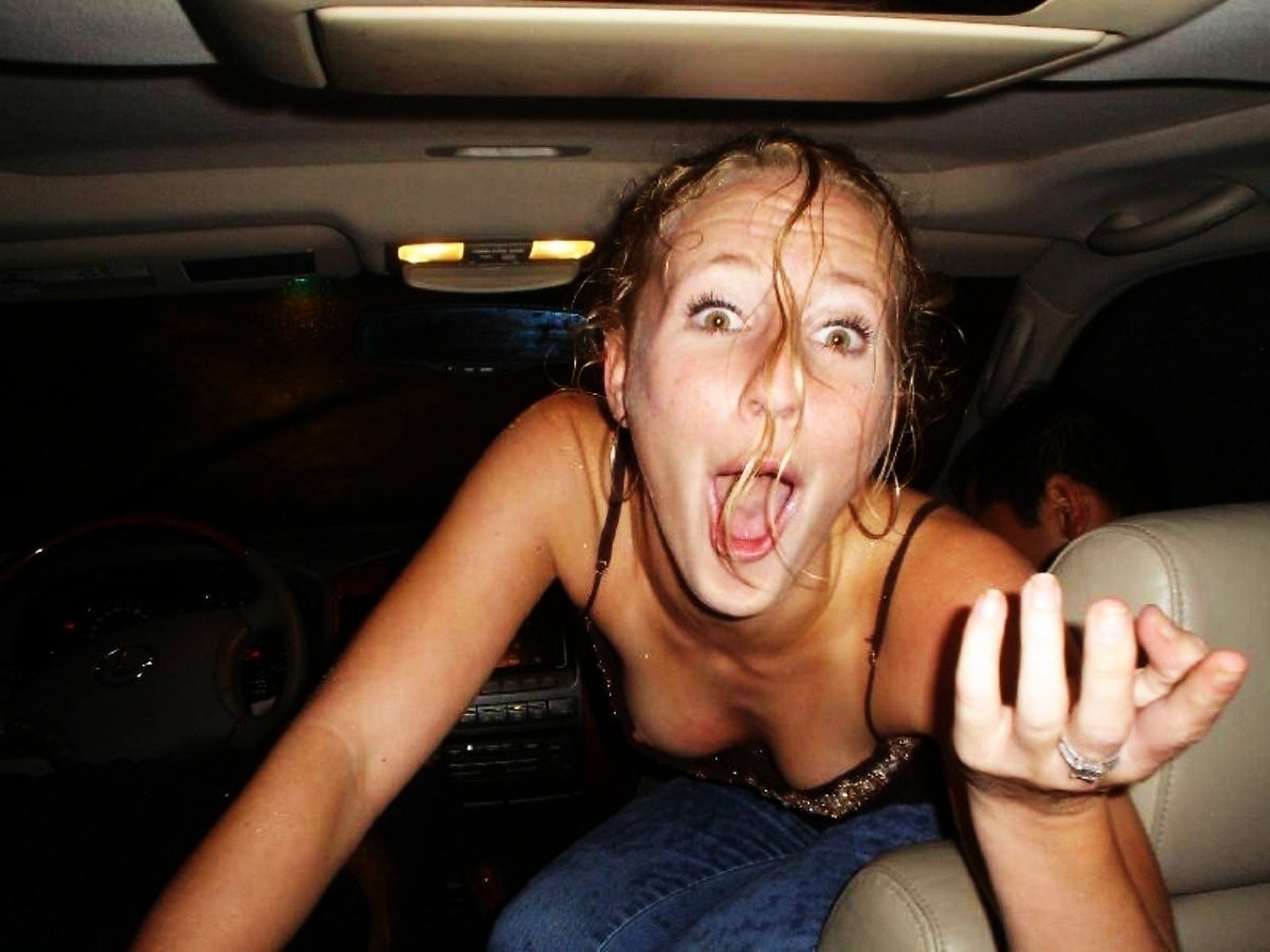 Slender Wearing Glasses Flashing Tits In Car - Accidentally Showed Siska Telegraph