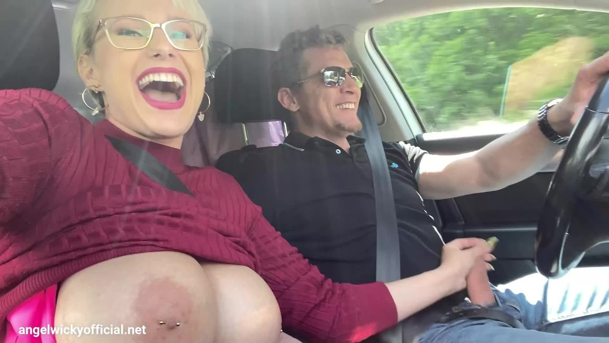 Slender Wearing Glasses Flashing Tits In Car - Angel Wicky Spontaneous Car Fucking Vidéos Porno Gratuites You