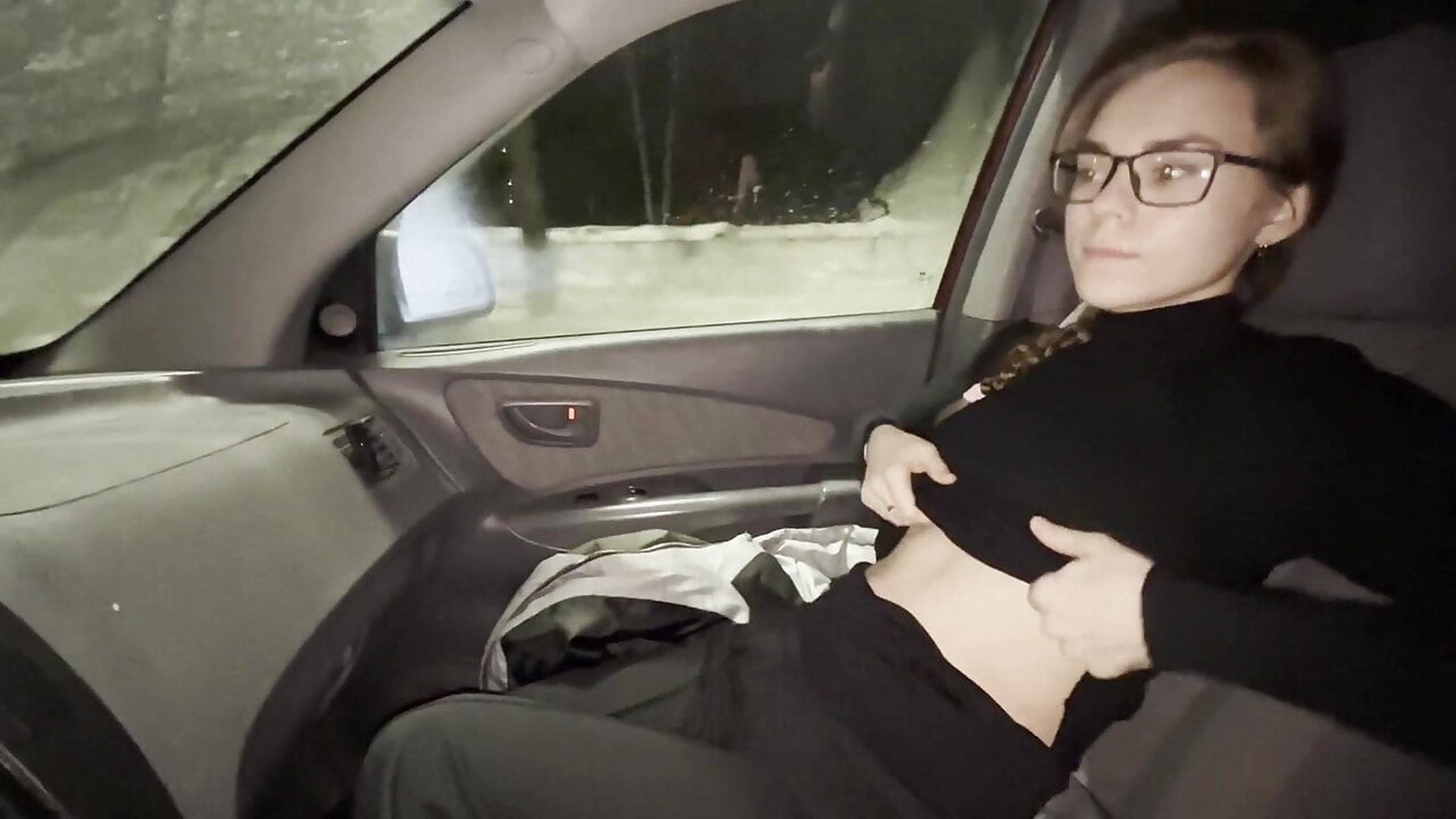 Slender Wearing Glasses Flashing Tits In Car - Bbw In Glasses Shows Off Her Big Tits As She Sits In Traffic In