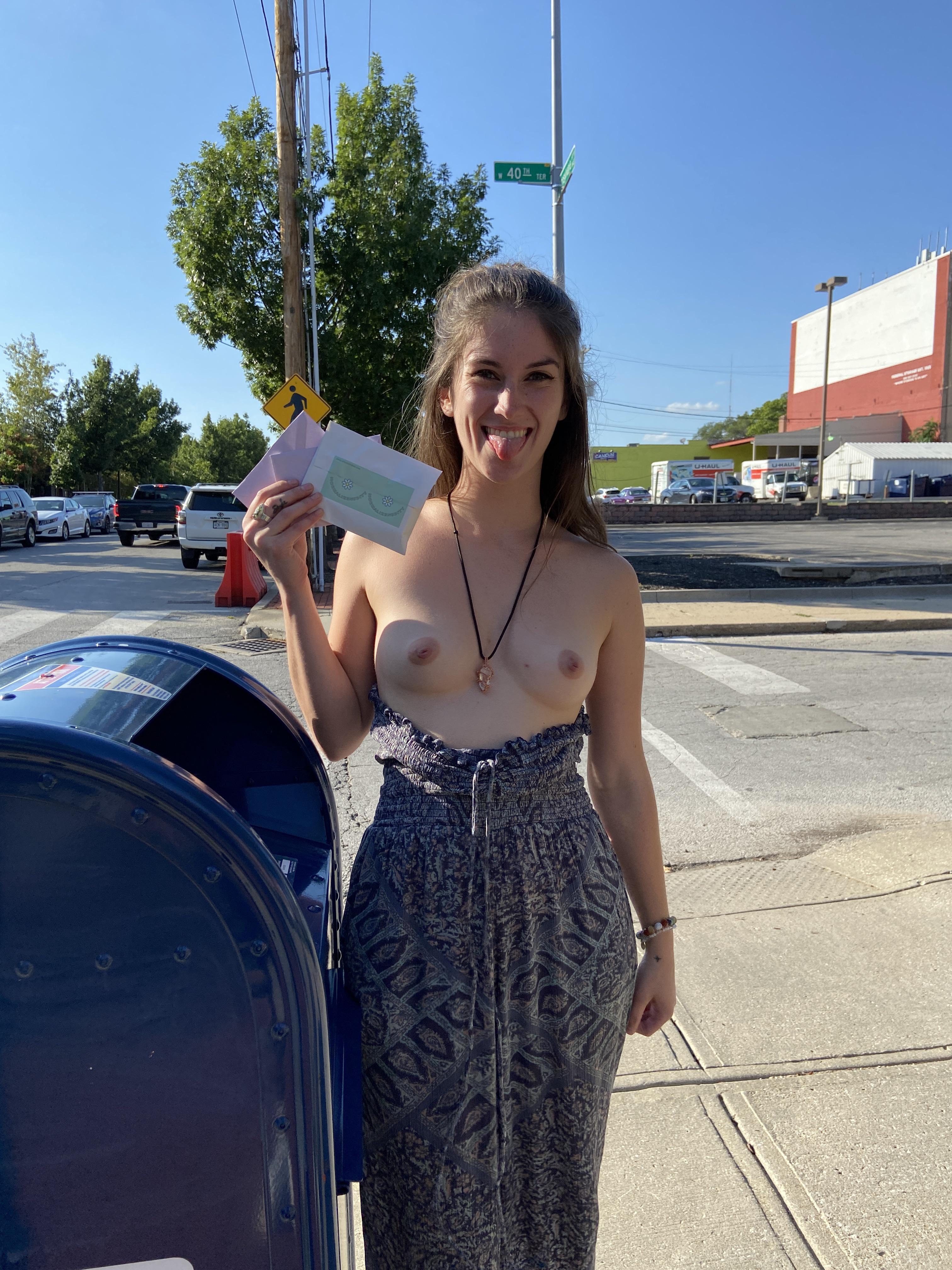 Slender Wearing Glasses Flashing Tits In Car - Flashing Girls Reddit Telegraph