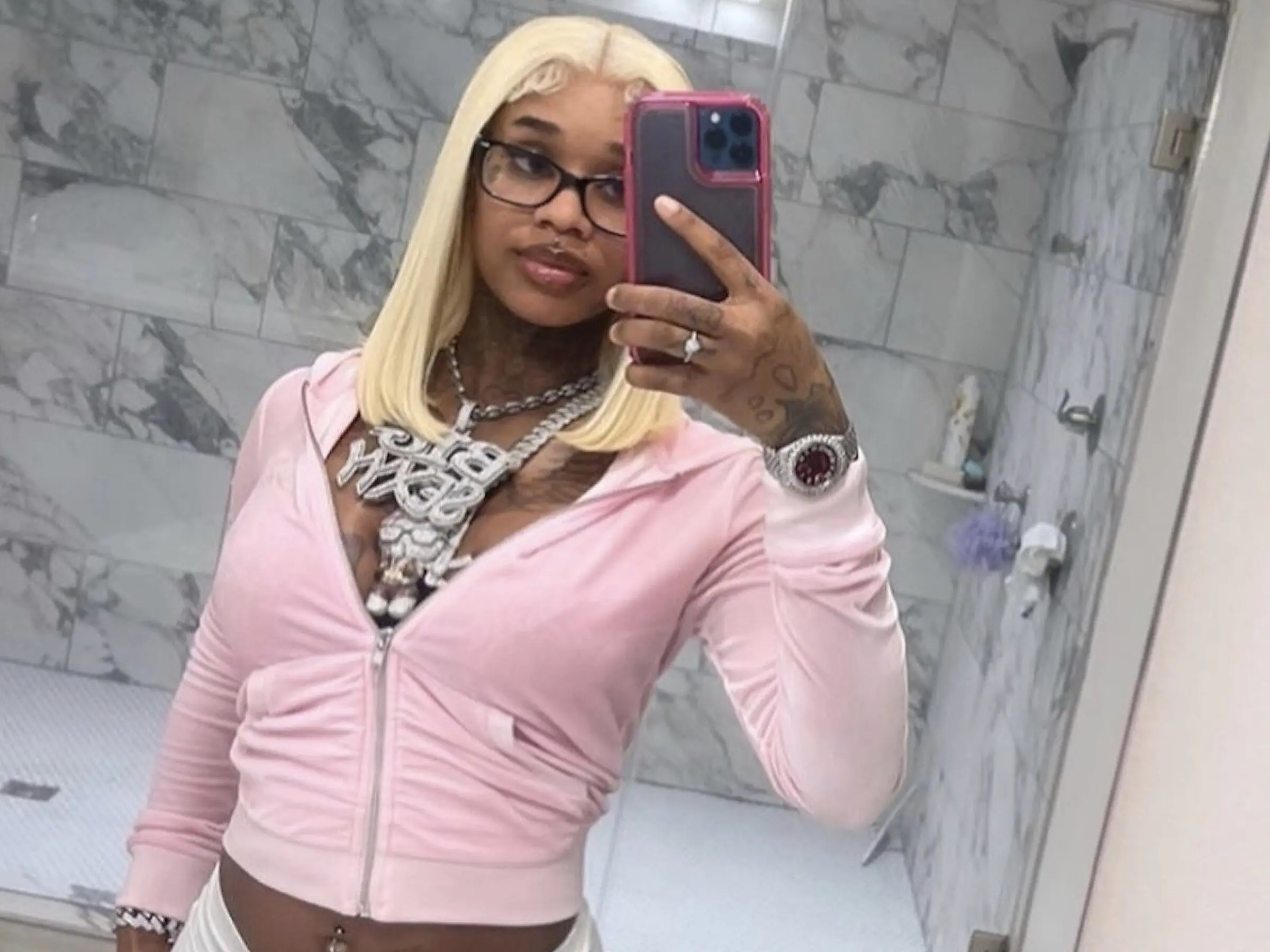 Selfies Booty Shorts - Car And Sexyy Red The Blonde Hair And Booty Shorts Flexing Are Both Full