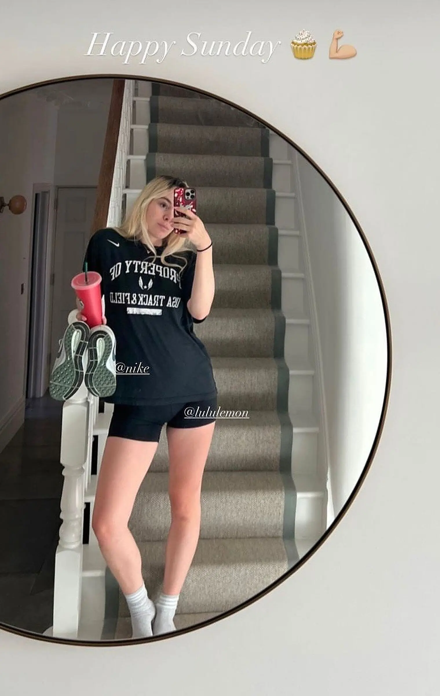 Selfies Booty Shorts - Car And Gordon Ramsay S Daughter Holly Puts On Leggy Display In Figure H
