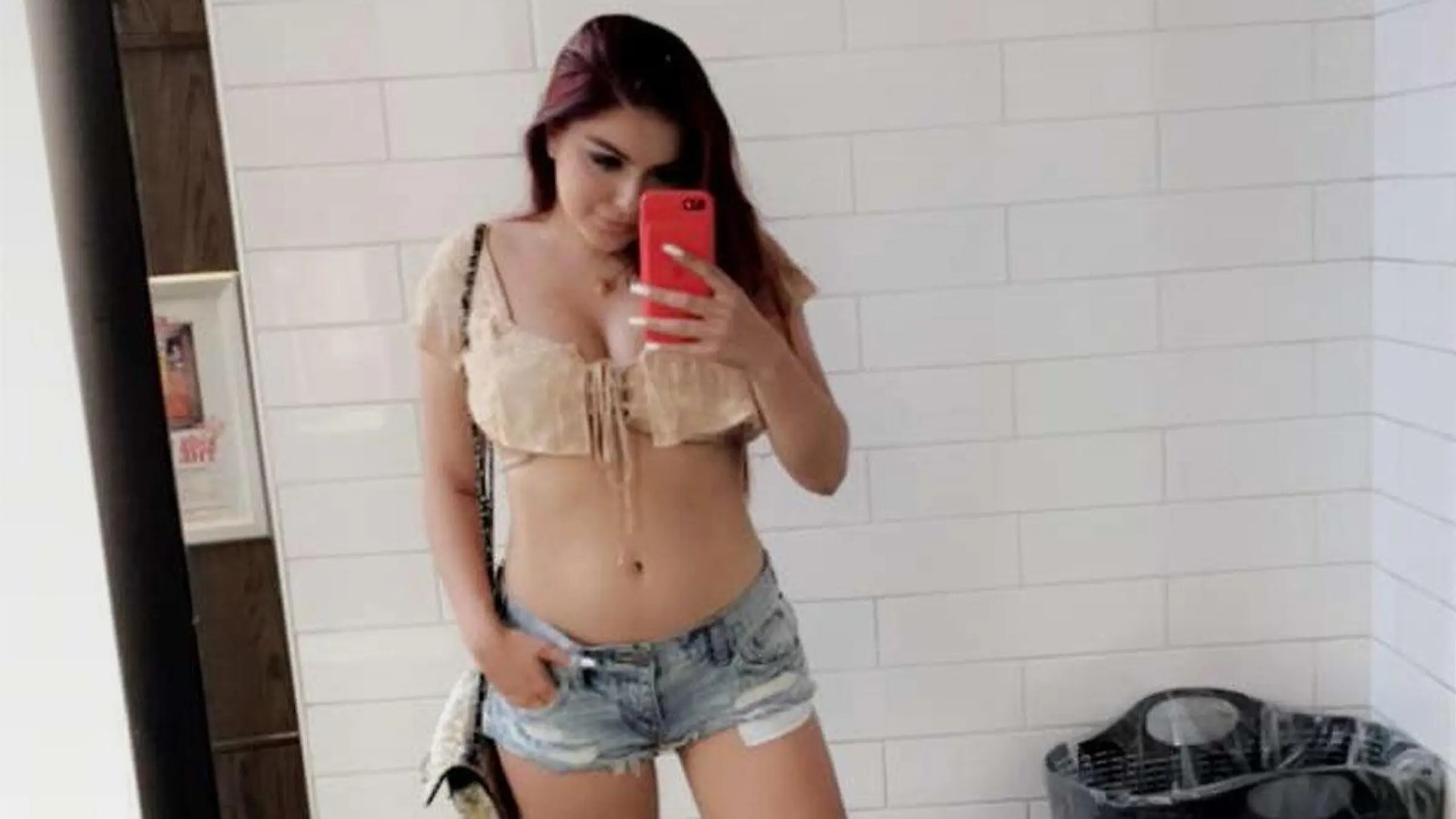 Selfies Booty Shorts - Car And Ariel Winter Defends Her Daisy Dukes I Literally Do Not Try And