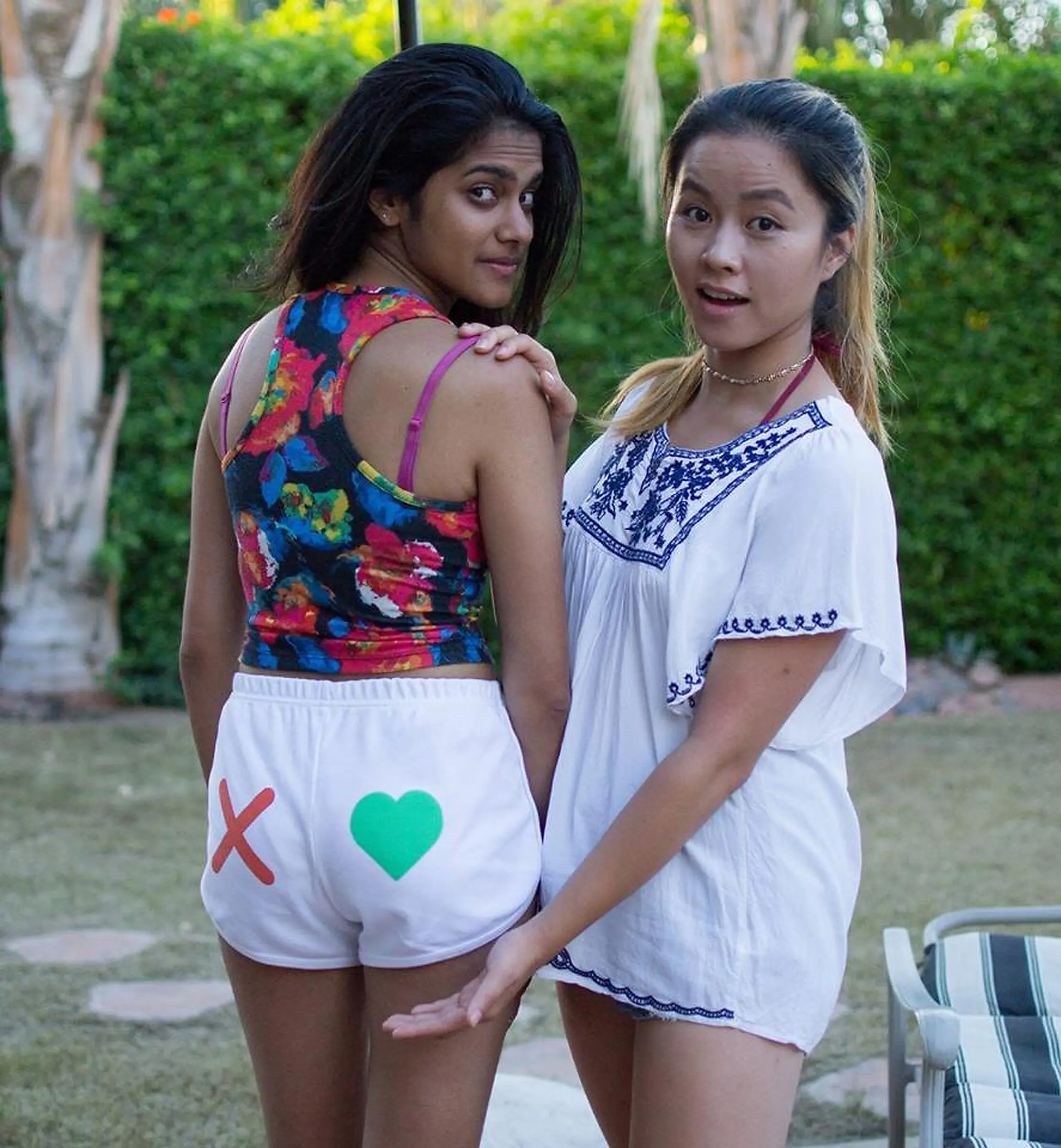 Selfies Booty Shorts - Car And That Awkward Moment When Your Date Doesn T Look Like His Tinder