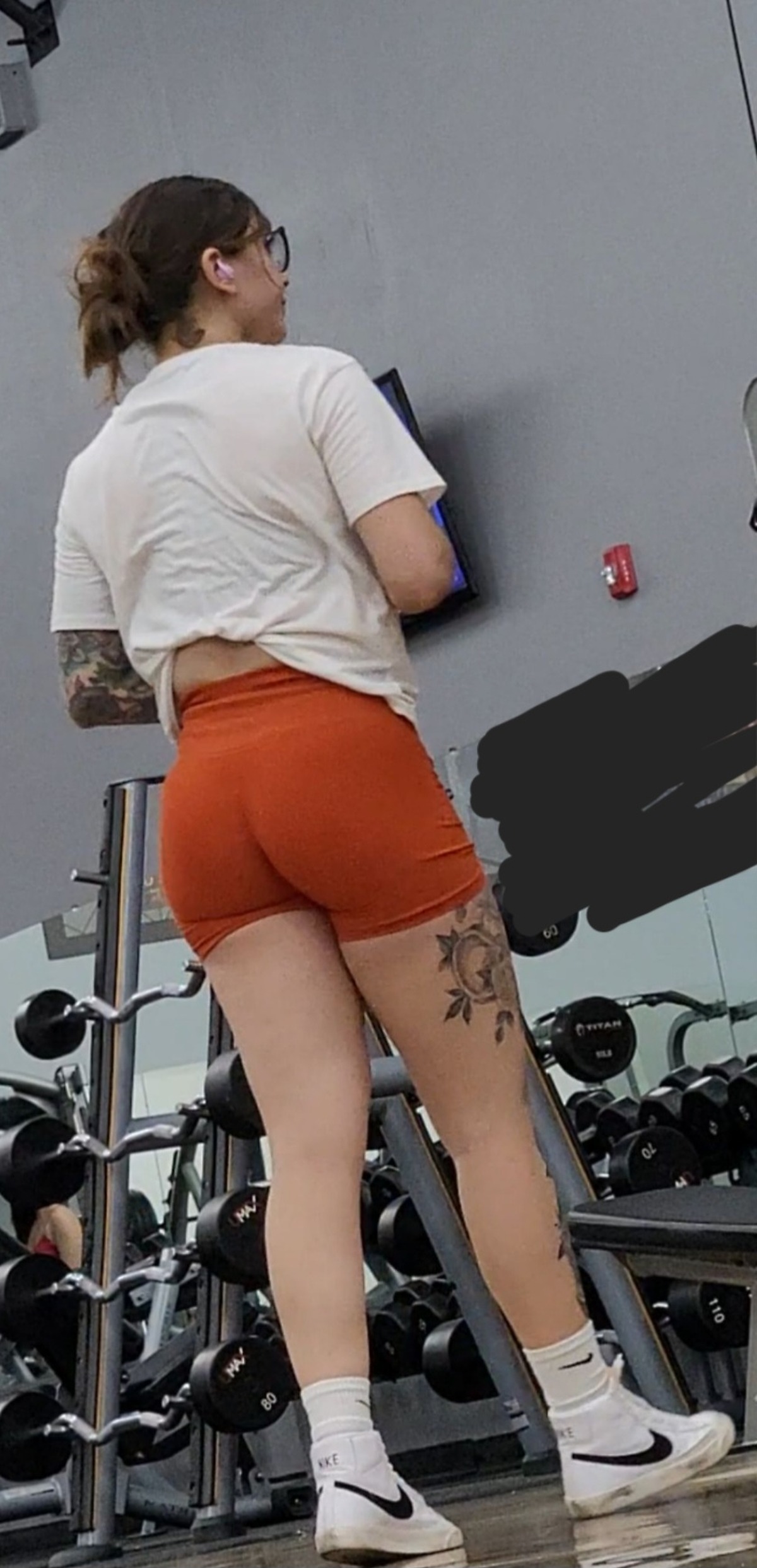 Photos - Tattooed Pawg Showing Cakes In Tight Shorts Short Shorts & Vol