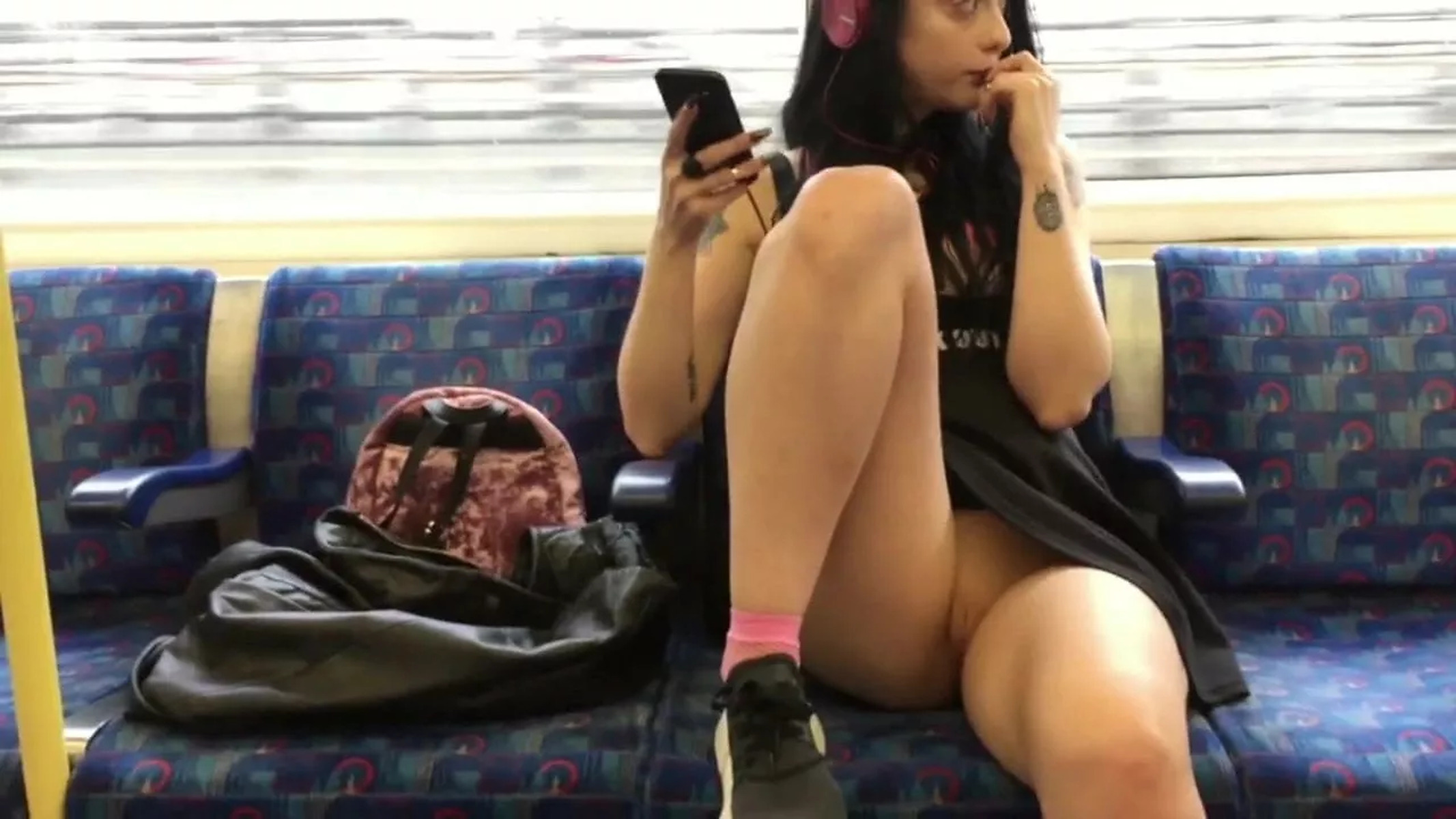 Flashing Pussy In Train - Girl Flashing Upskirt Telegraph