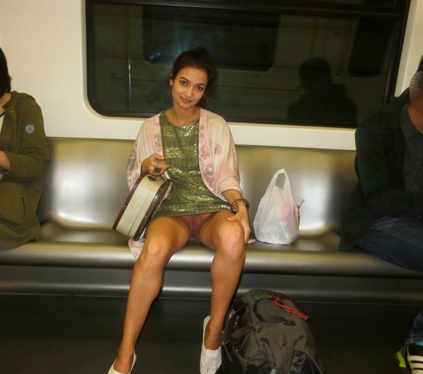 Flashing Pussy In Train - Amateur Girls Fun In Public 867935339 Eporner Porn Photo