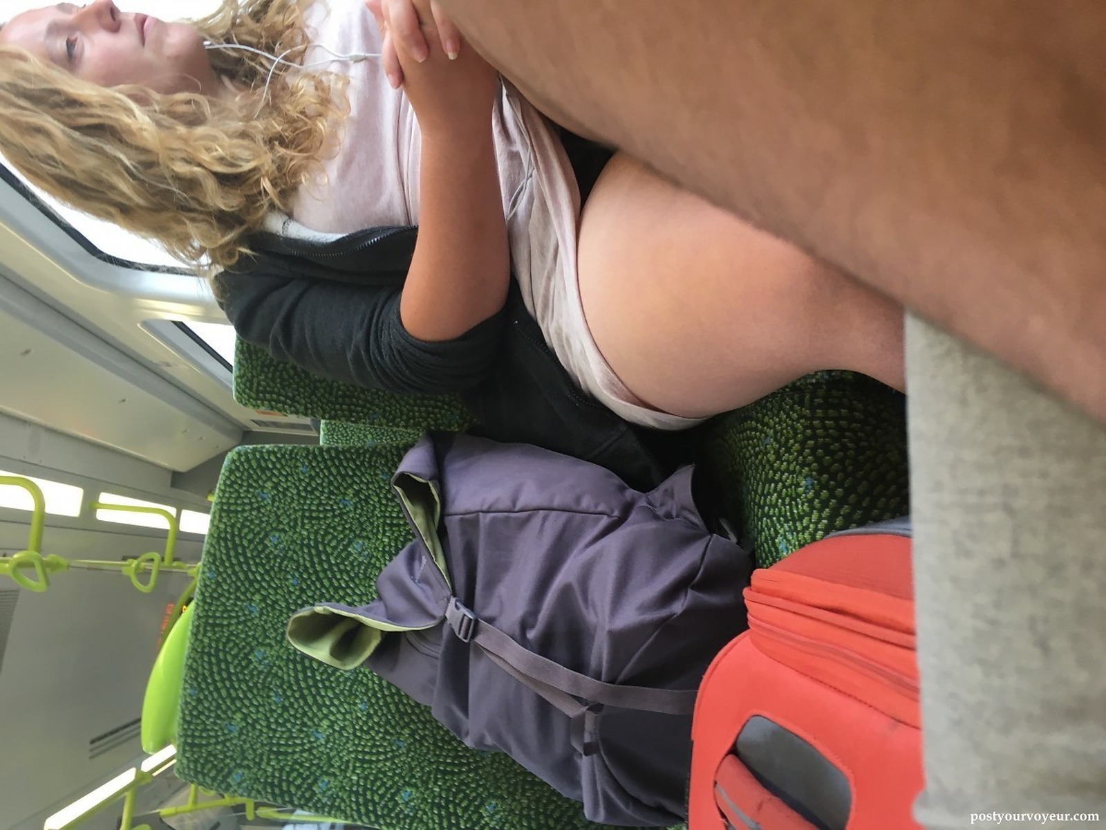 Flashing Pussy In Train - Voyeur On Train Zbavsatoho.sk