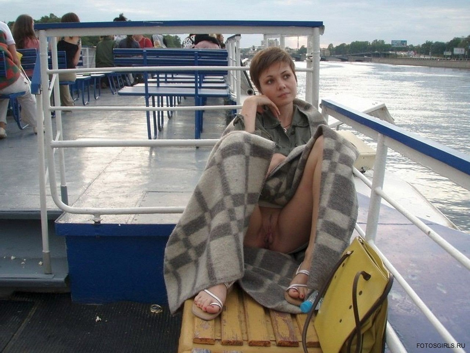 Flashing Pussy In Train - Good Girls ;) 03/02/2017 Entertainment Portal Of Siberia