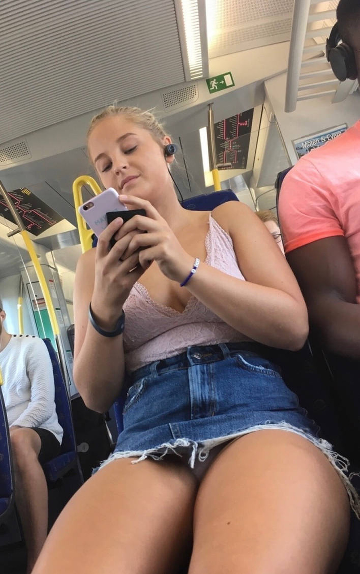 Flashing Pussy In Train - Jen By Gagagogooooo On Deviantart