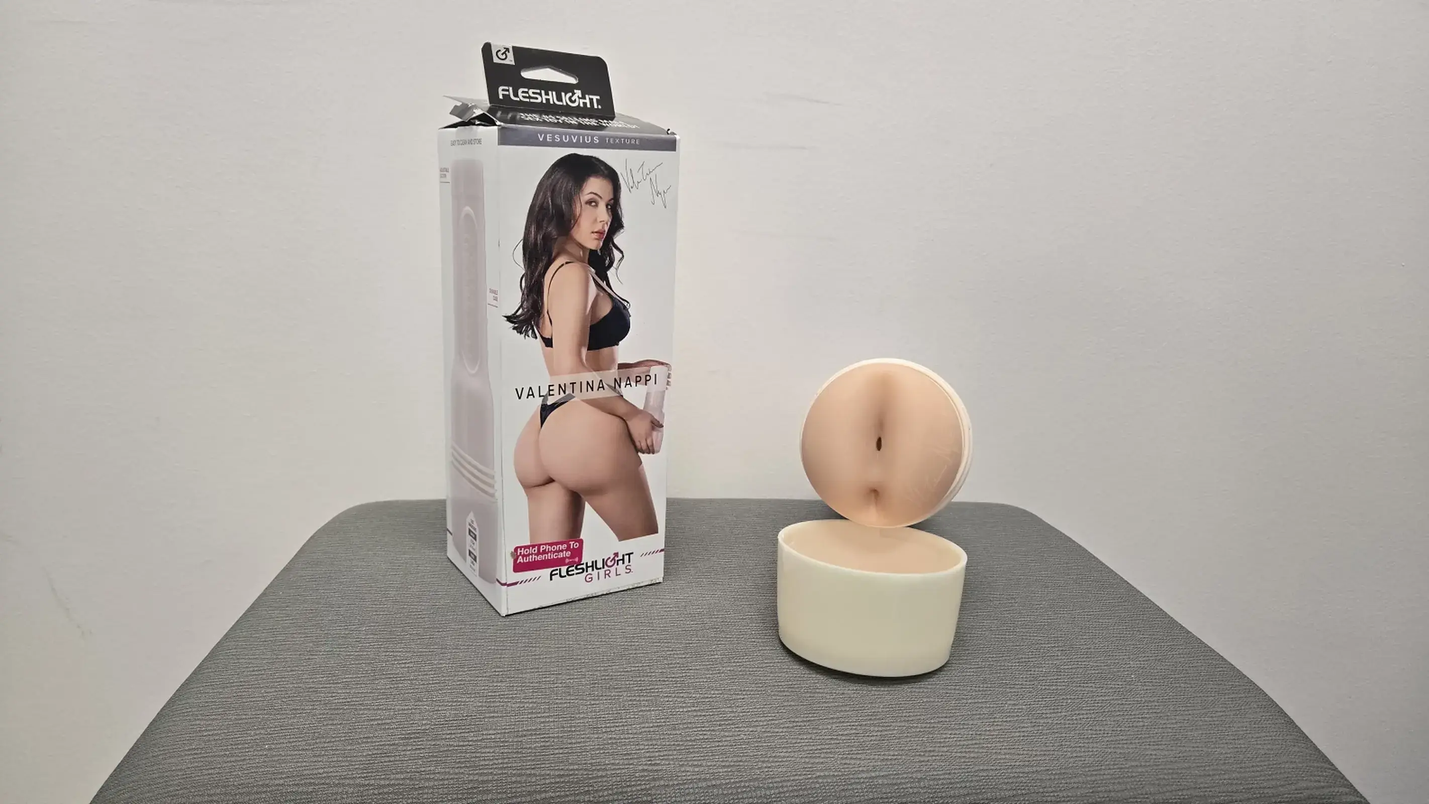 Valentina Nappi - Fleshlight Valentina Nappi Review Vesuvius Texture Toychats