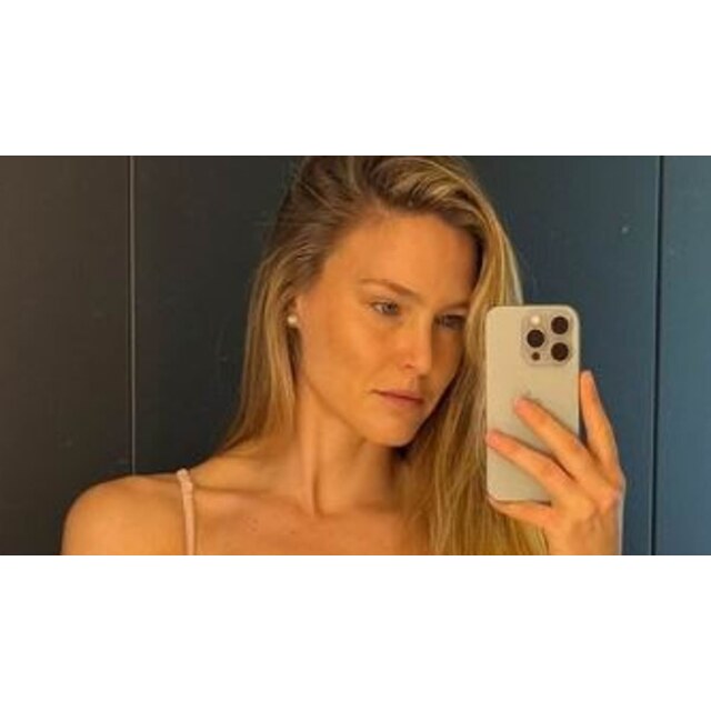 Selfies Lingerie - Bar Refaeli Displays Her Incredible Figure In Nude Lace Lingerie