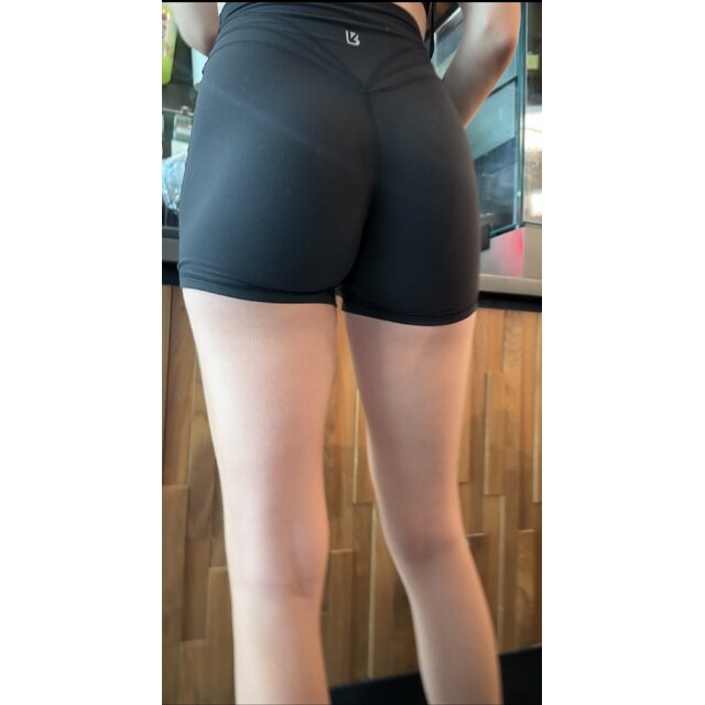 Photos - Oc College Girl In Tight Booty Shorts Shows Off Her Juicy Ass (1)