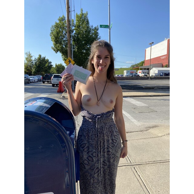 Slender Wearing Glasses Flashing Tits In Car - Flashing Girls Reddit Telegraph