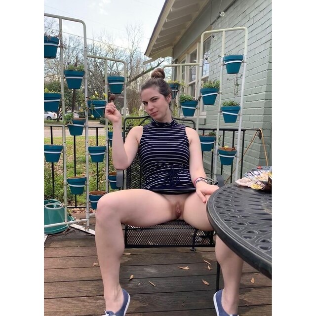 Flashing Pussy In Train - Open Legs Commando At Restaraunt, Bar, Or Club Free Mature Porn