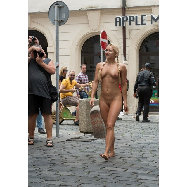 Flashing Pussy In Train - Alicia. Naked Around The City.